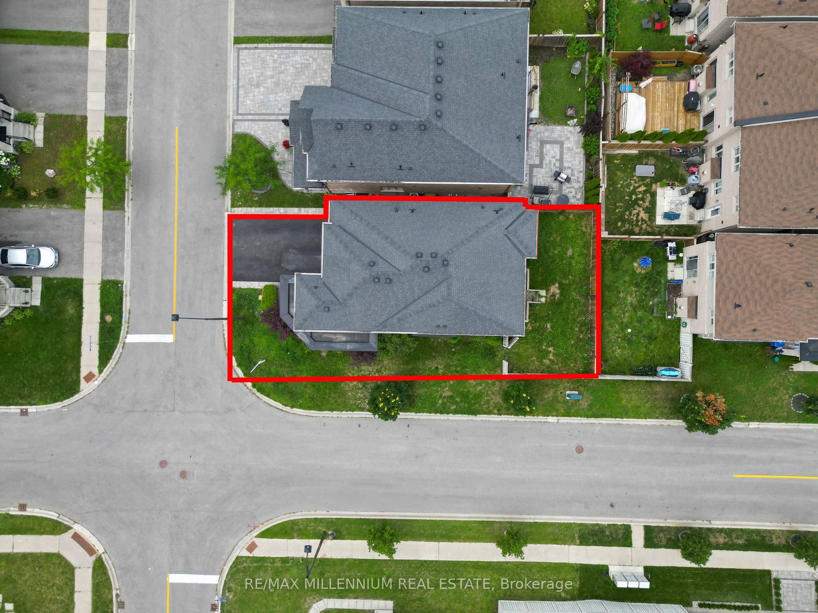 40 Frederick Pearson Street • East Gwillimbury, ON photo 2