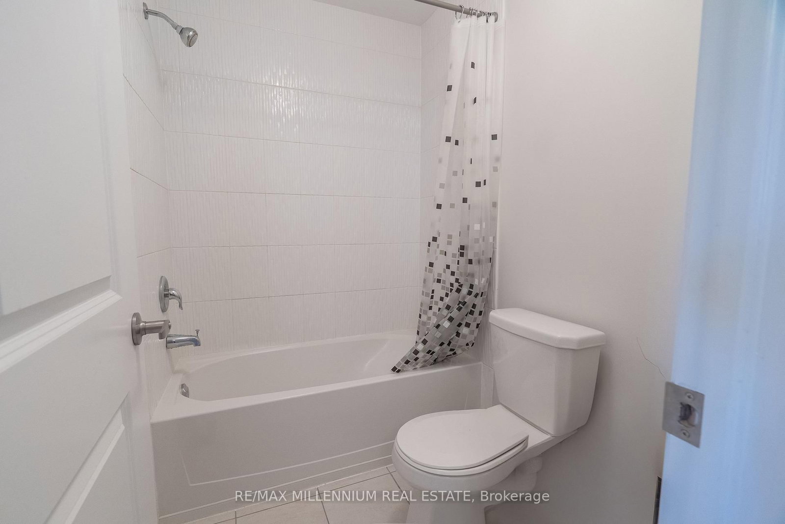 40 Frederick Pearson Street • East Gwillimbury, ON photo 22