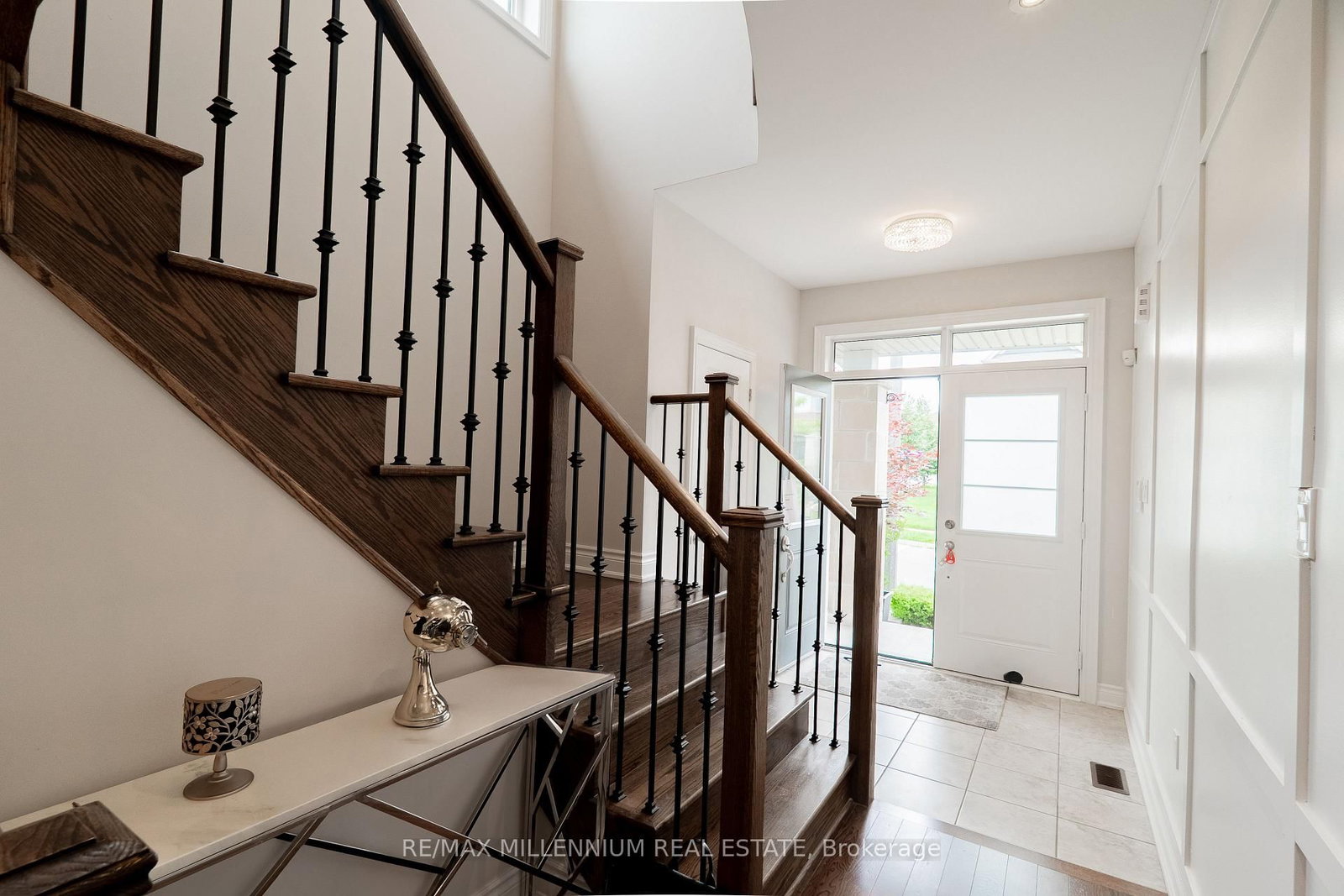 40 Frederick Pearson Street • East Gwillimbury, ON photo 3