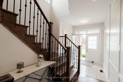 40 Frederick Pearson Street • East Gwillimbury, ON photo 3