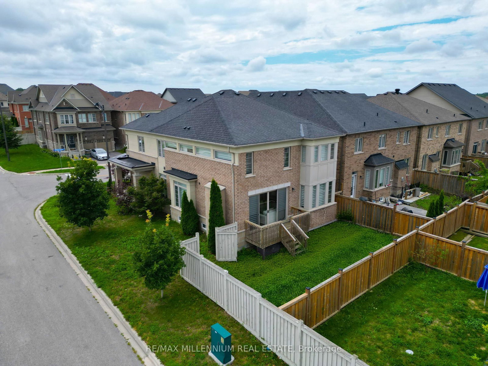 40 Frederick Pearson Street • East Gwillimbury, ON photo 43