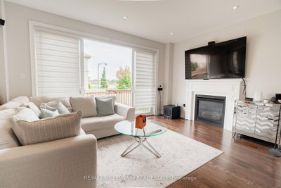 40 Frederick Pearson Street • East Gwillimbury, ON photo 7