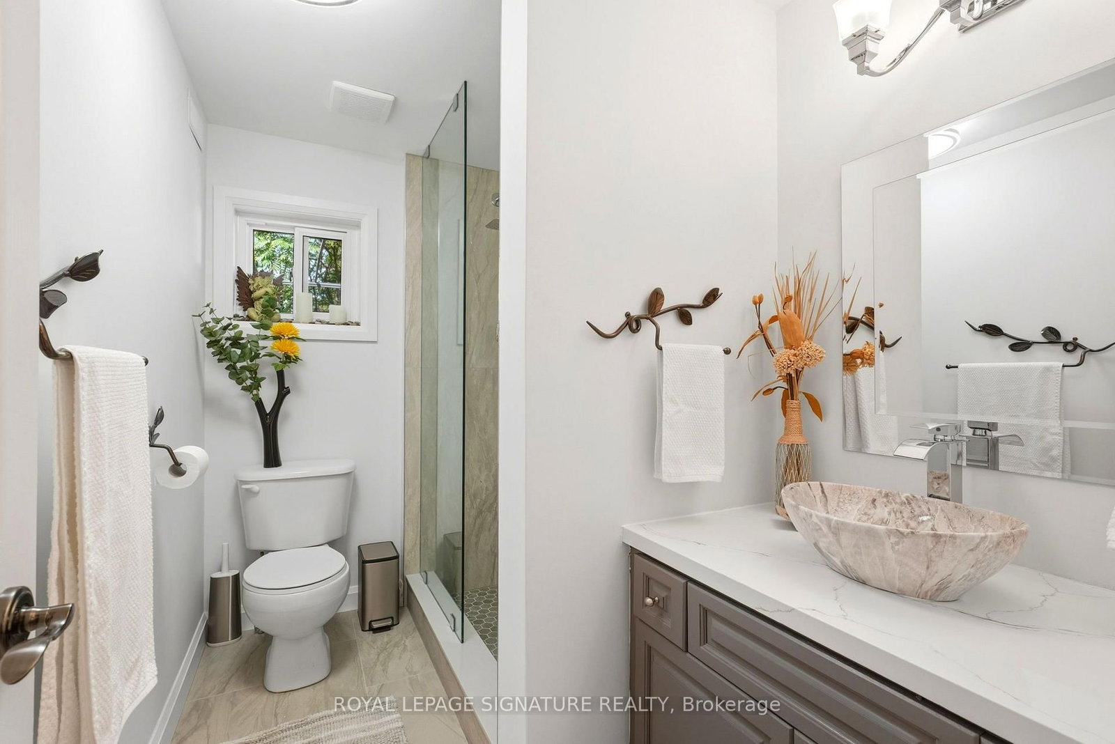292 Jeff Smith Court • Newmarket, ON photo 11