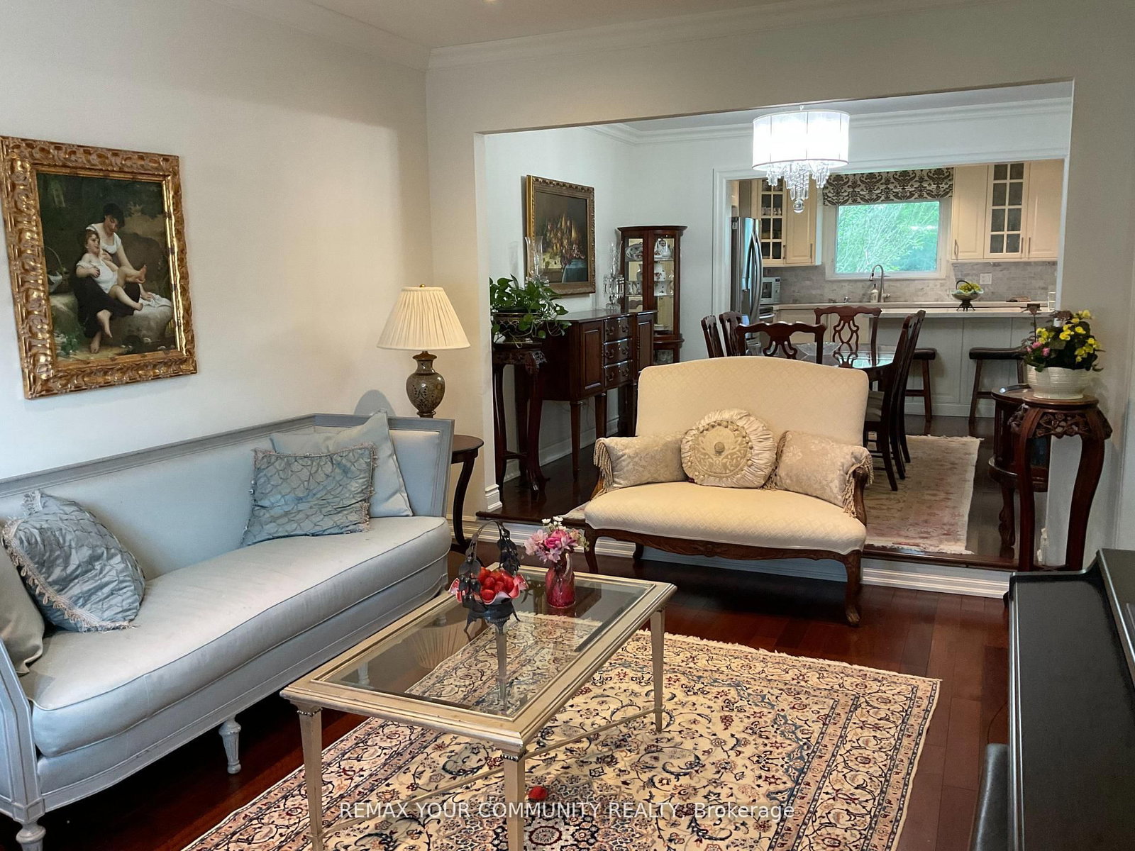 111 Springhead Gardens • Richmond Hill, ON photo 5