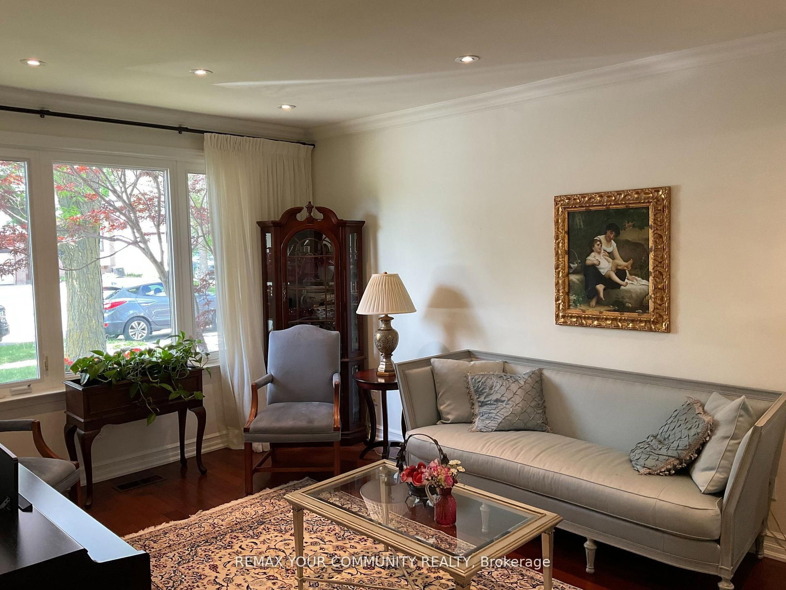 111 Springhead Gardens • Richmond Hill, ON photo 6