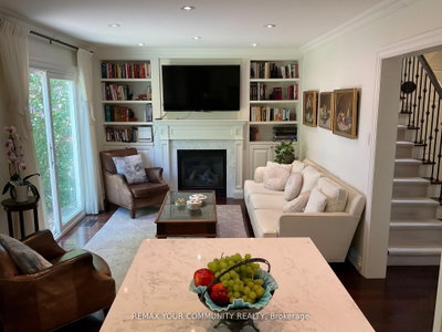 111 Springhead Gardens • Richmond Hill, ON photo 9