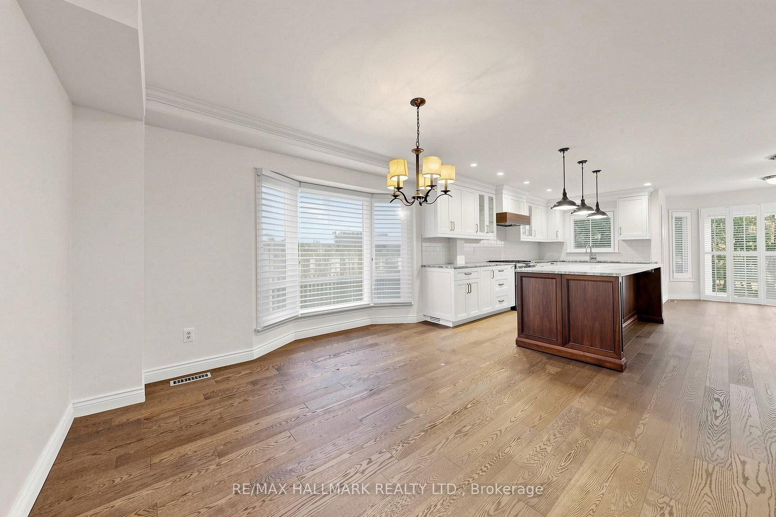 145 Old Surrey Lane • Richmond Hill, ON photo 4