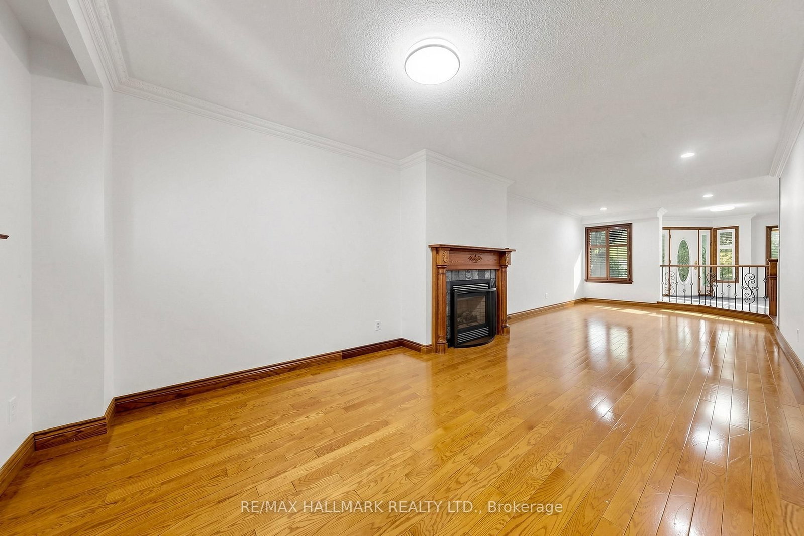 145 Old Surrey Lane • Richmond Hill, ON photo 8