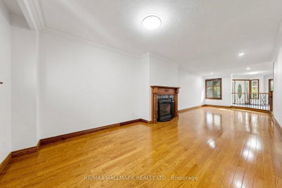 145 Old Surrey Lane • Richmond Hill, ON photo 8