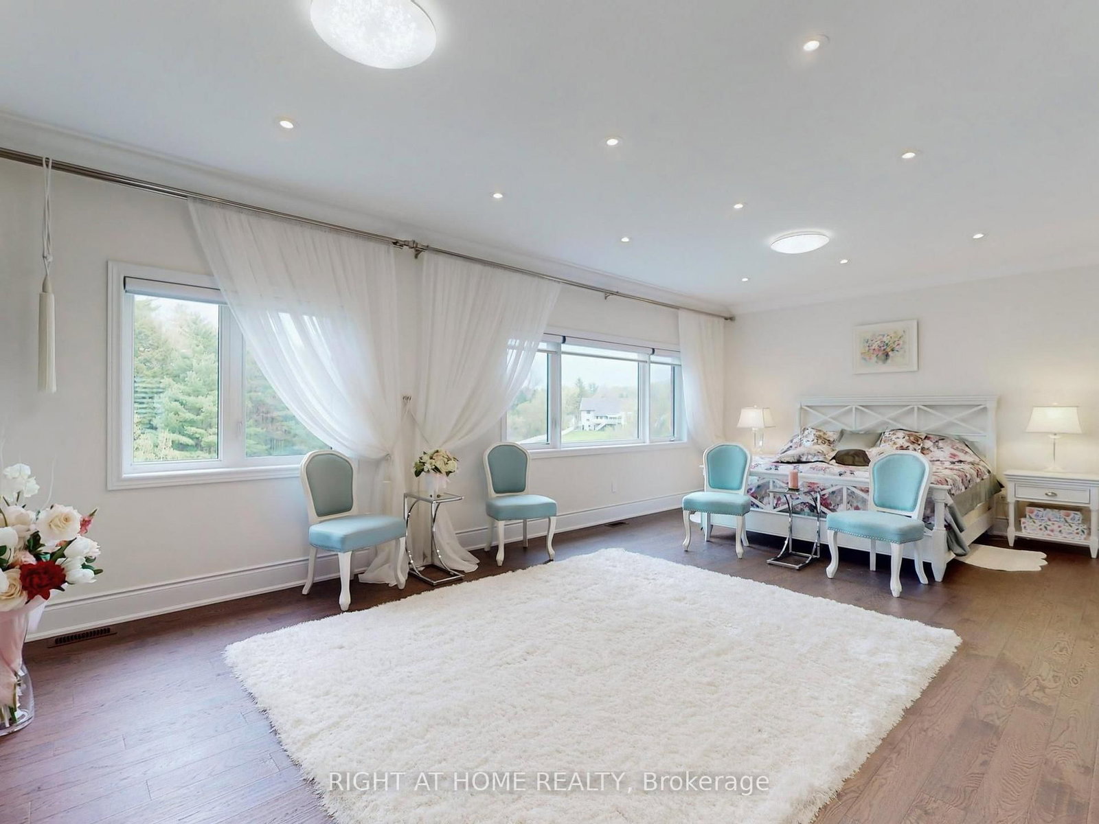 216 Sunset Vista Court E • Aurora, ON photo 13