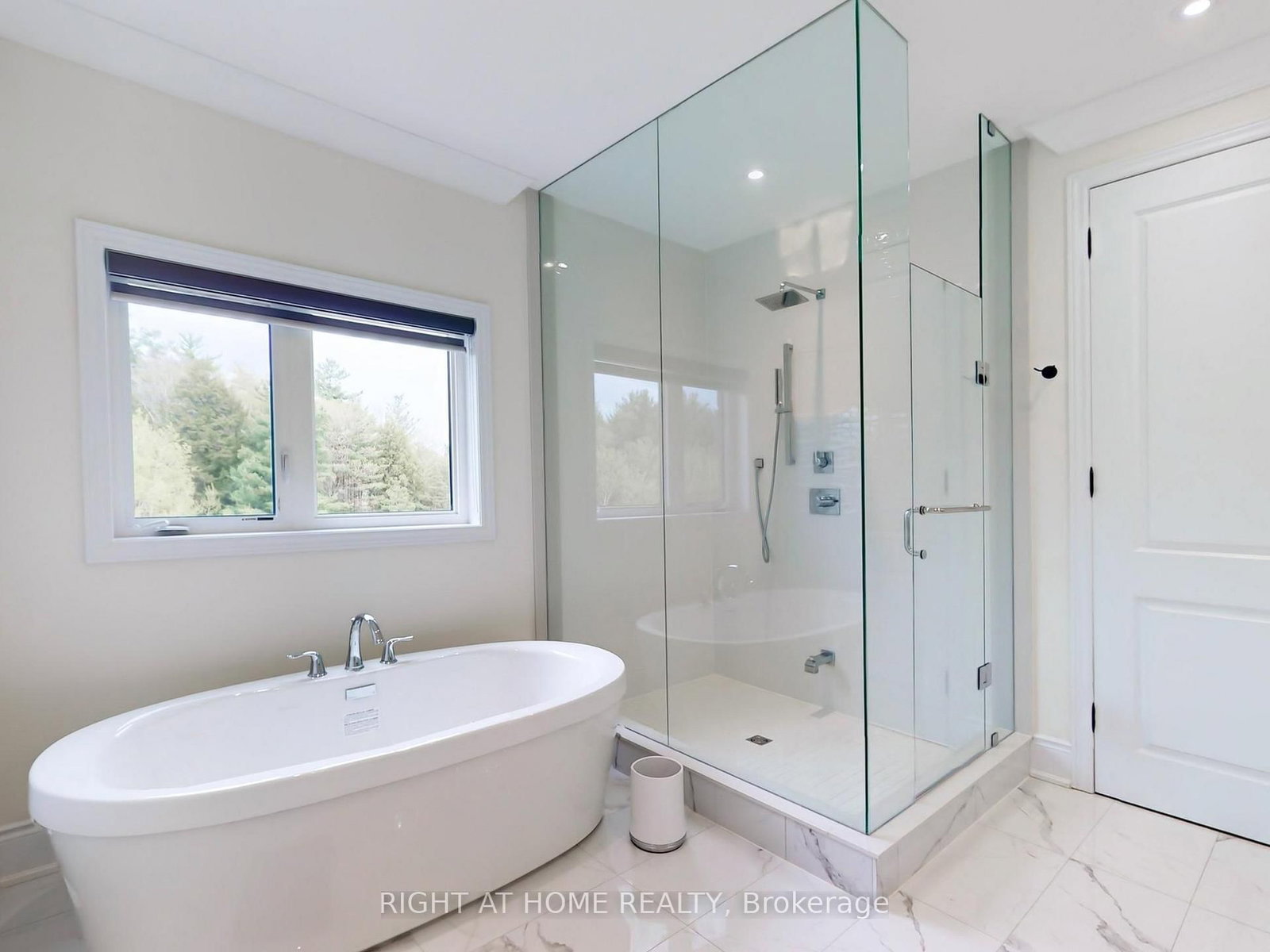 216 Sunset Vista Court E • Aurora, ON photo 15