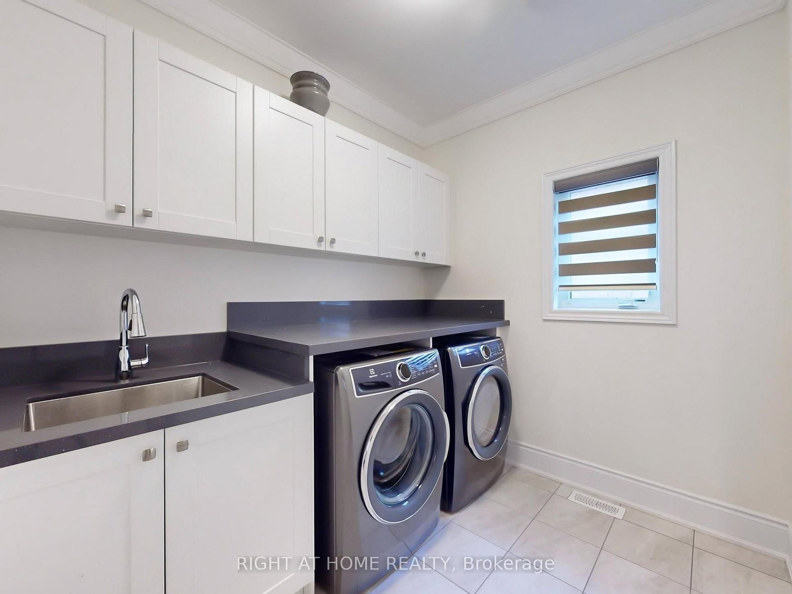 216 Sunset Vista Court E • Aurora, ON photo 21