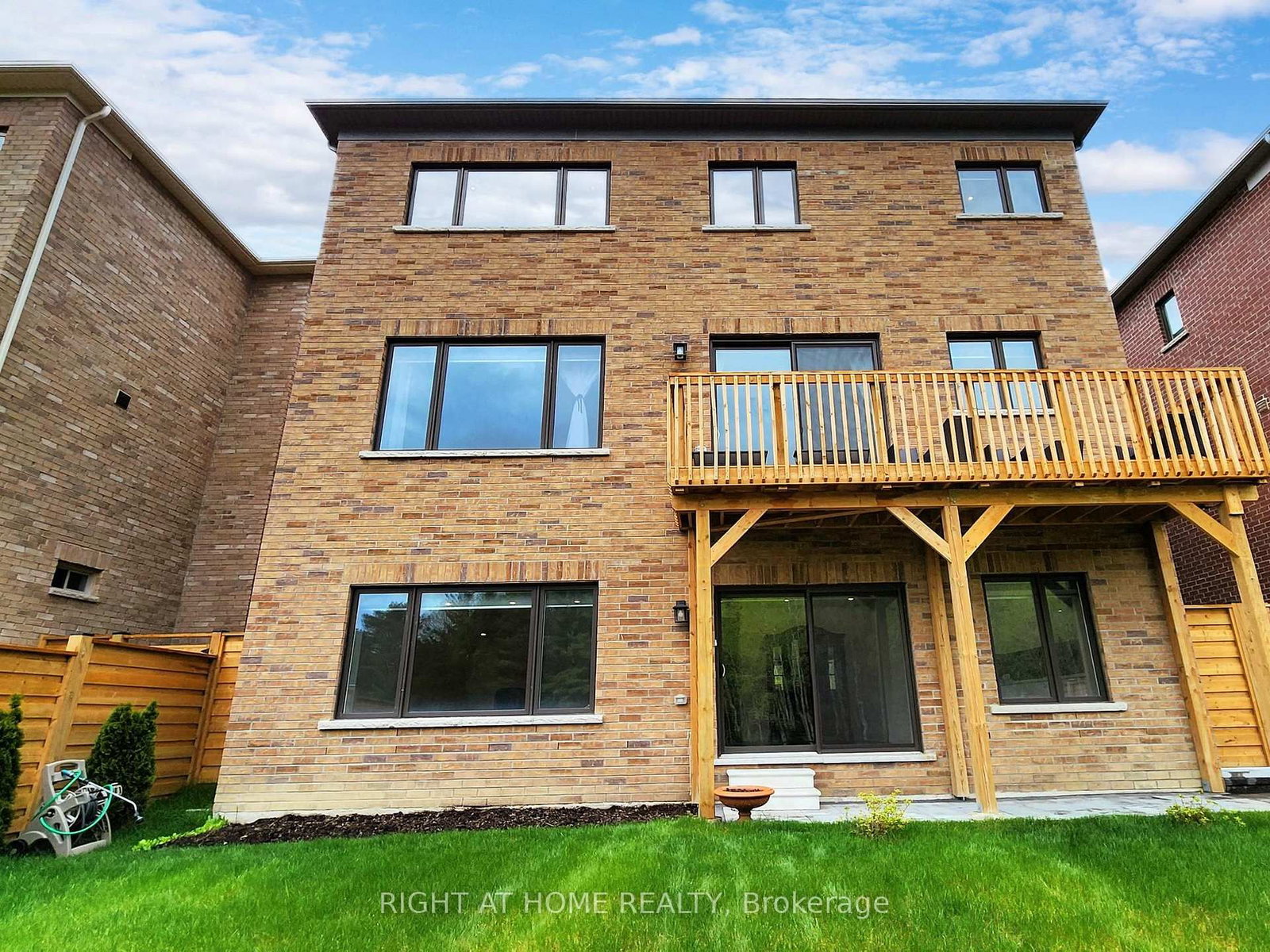 216 Sunset Vista Court E • Aurora, ON photo 29