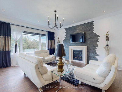 216 Sunset Vista Court E • Aurora, ON photo 5