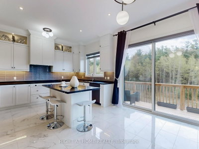 216 Sunset Vista Court E • Aurora, ON photo 8