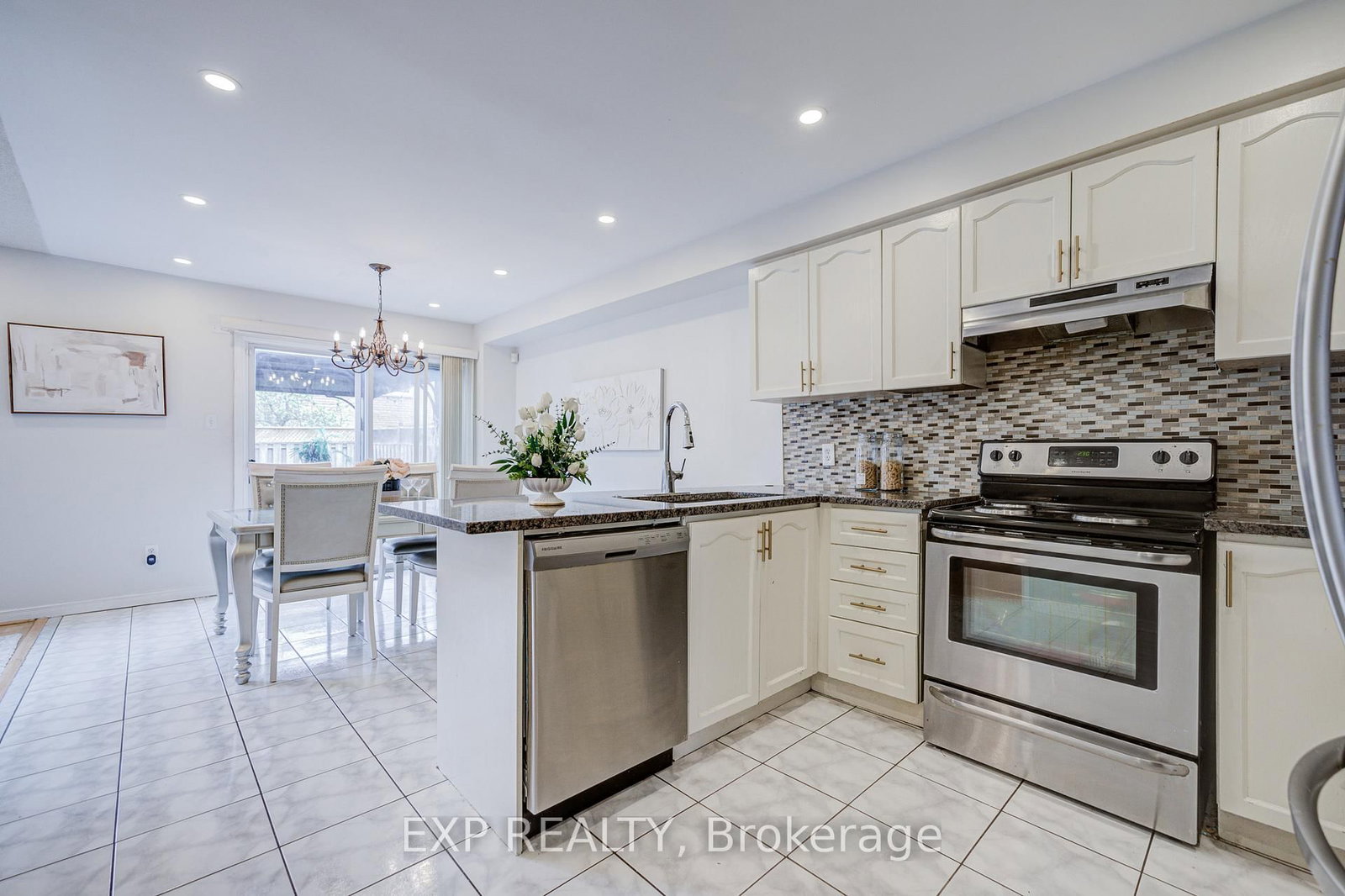 211 Sophia Road • Markham, ON photo 16