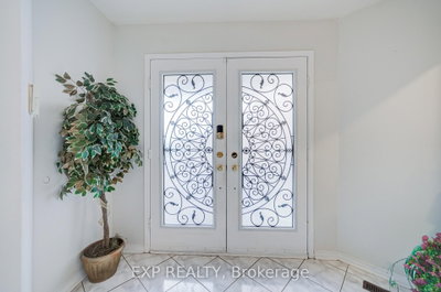 211 Sophia Road • Markham, ON photo 2