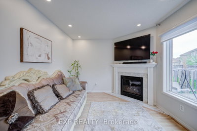 211 Sophia Road • Markham, ON photo 8