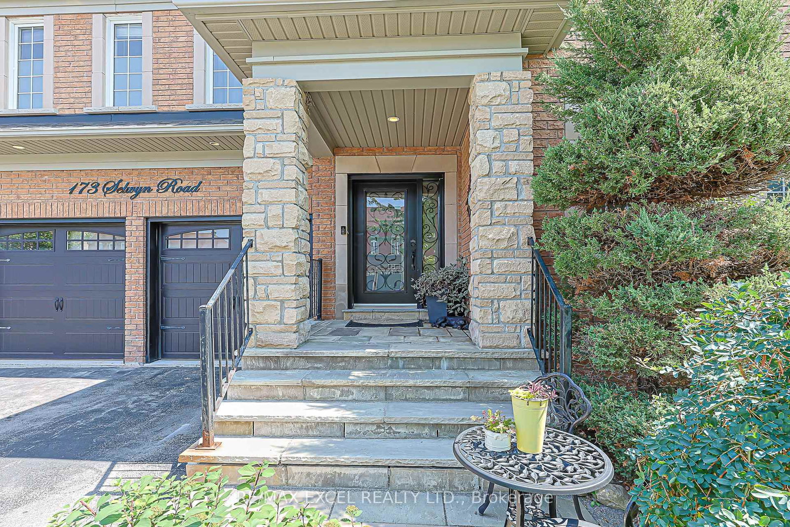 173 Selwyn Road • Richmond Hill, ON photo 2