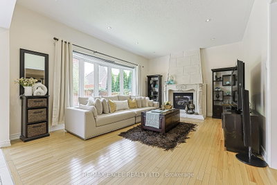 173 Selwyn Road • Richmond Hill, ON photo 7