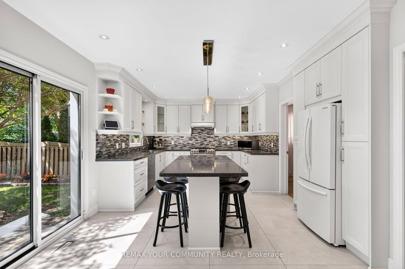 15 Klamath Court • Vaughan, ON photo 4