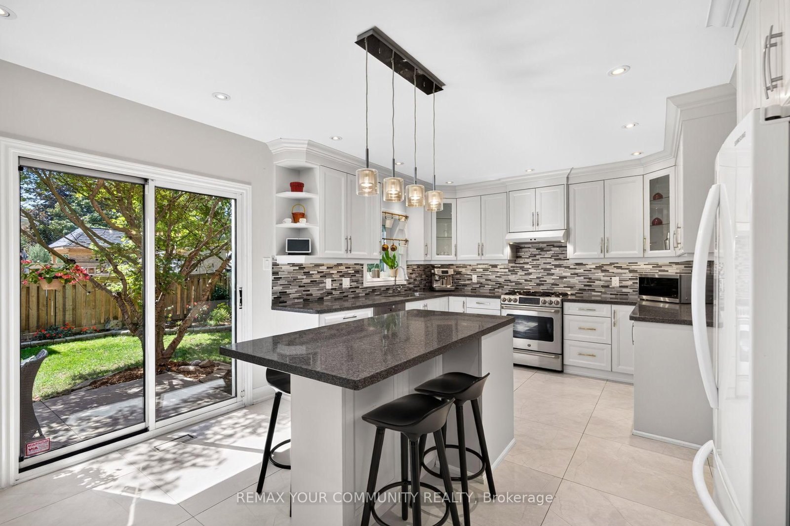 15 Klamath Court • Vaughan, ON photo 5