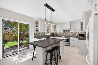 15 Klamath Court • Vaughan, ON photo 5