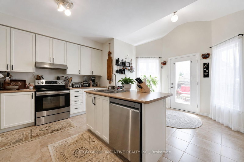 174 Maplewood Dr photo 5