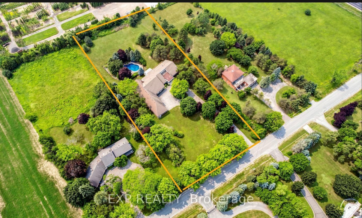 18 Mccowan Lane • Whitchurch-Stouffville, ON photo 1