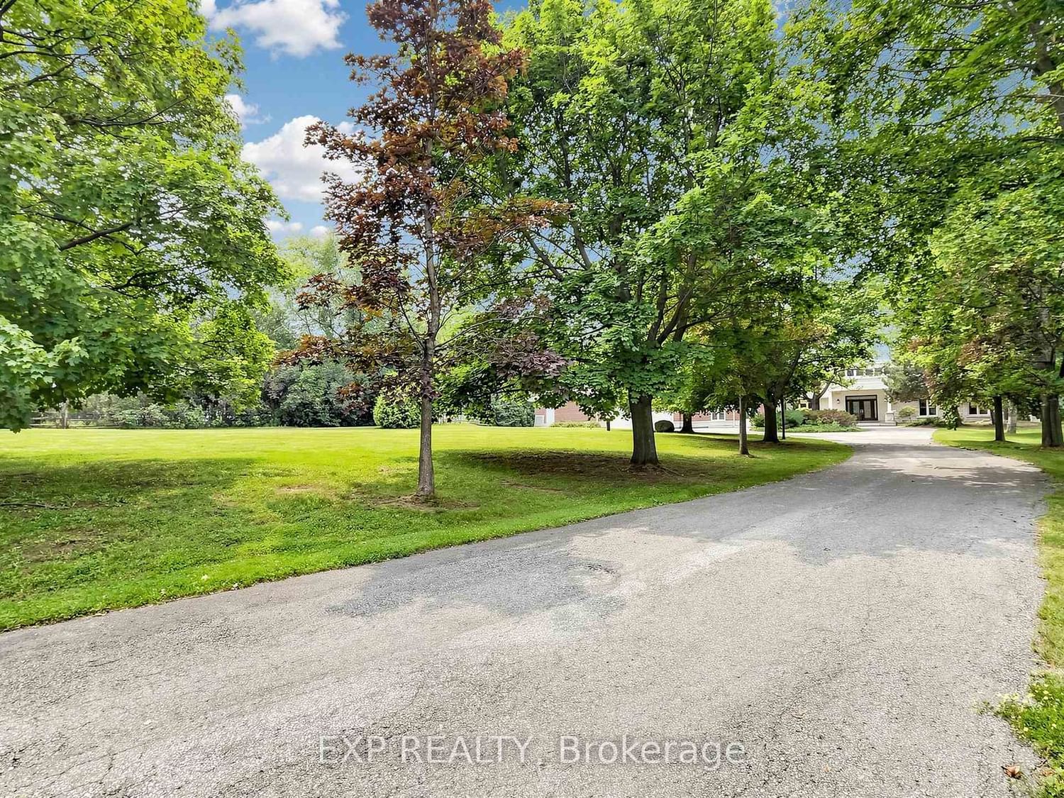 18 Mccowan Lane • Whitchurch-Stouffville, ON photo 3
