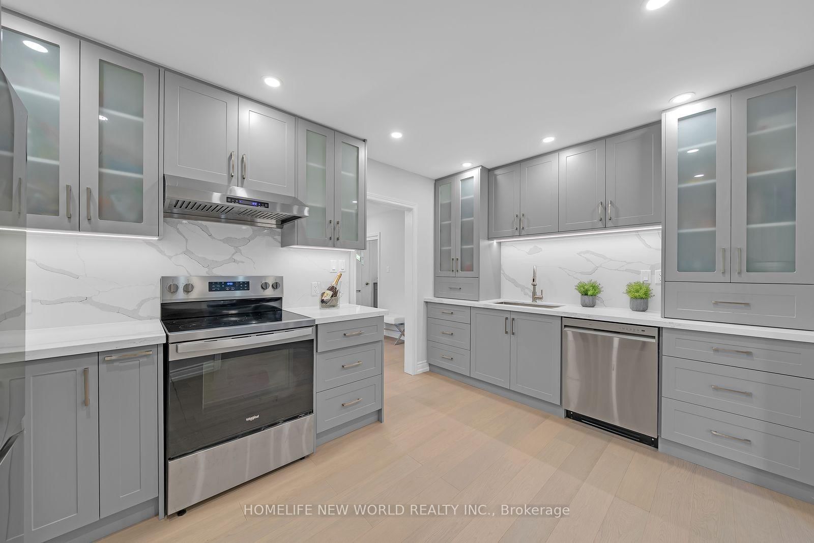 736 Grace Street • Newmarket, ON photo 6