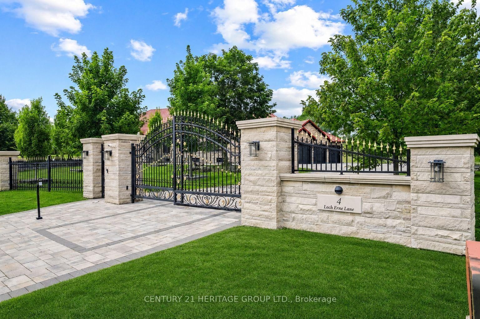 4 Loch Erne Lane • King, ON photo 4
