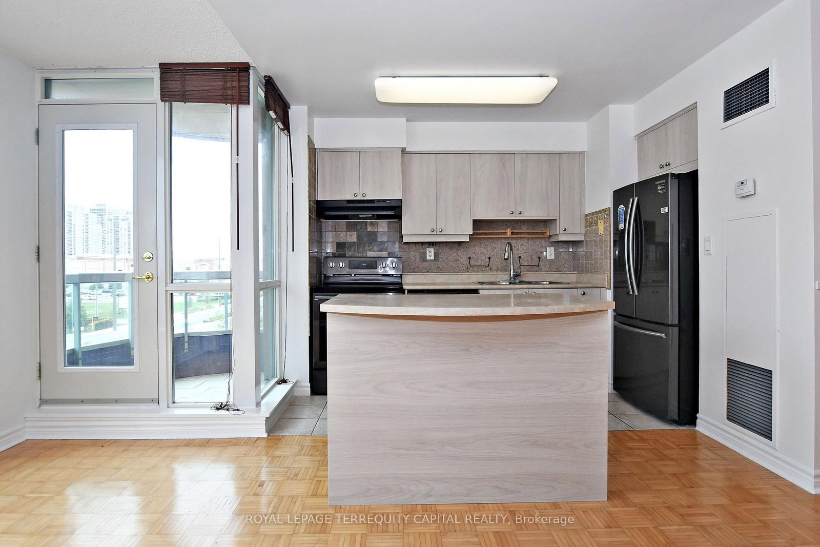 745 New Westminster Drive • #507 • Vaughan, ON photo 8