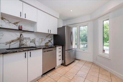 10 Corrie Crescent • Essa, ON photo 4