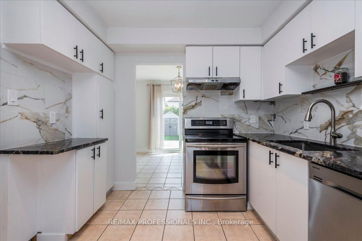 10 Corrie Crescent • Essa, ON photo 6