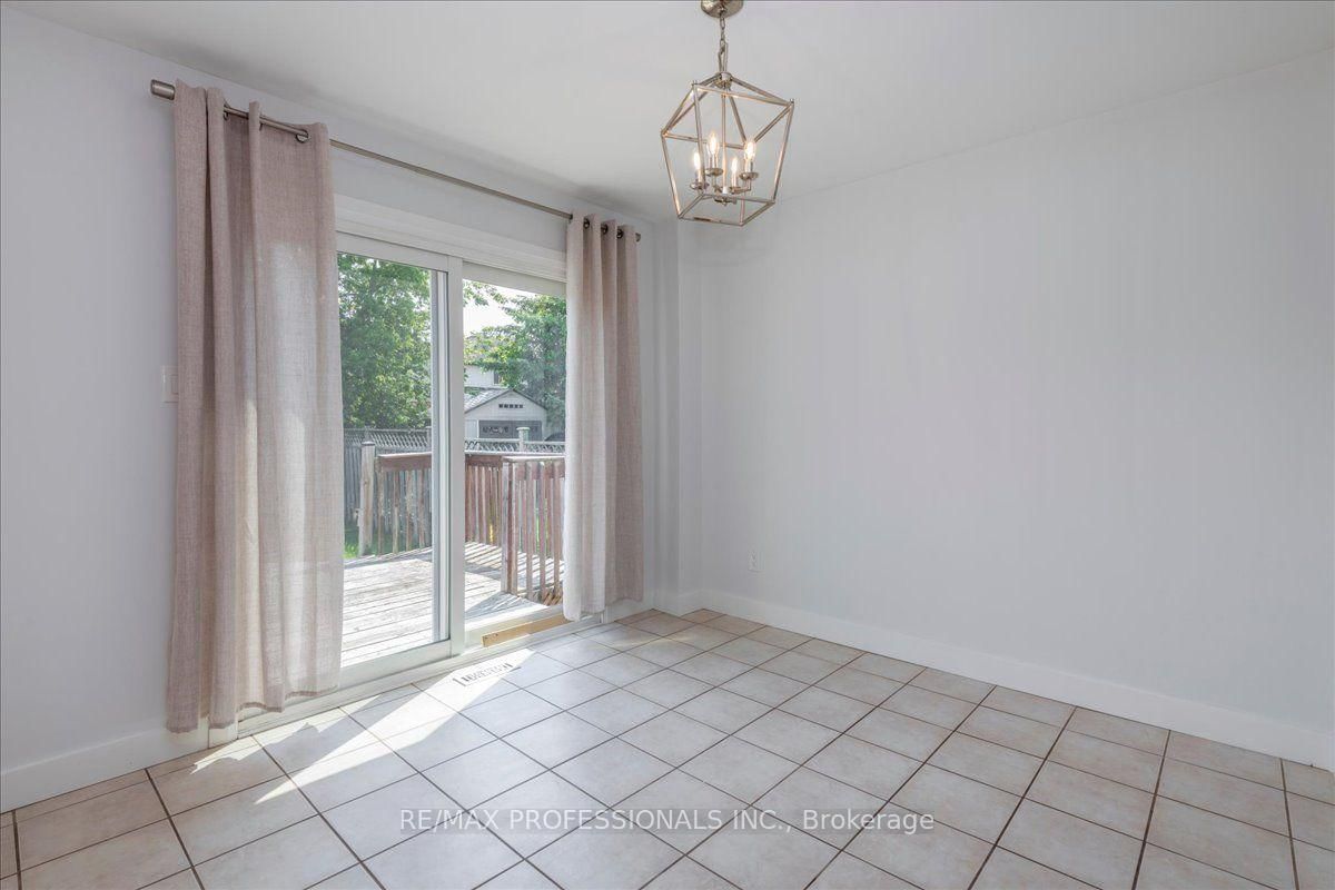 10 Corrie Crescent • Essa, ON photo 8