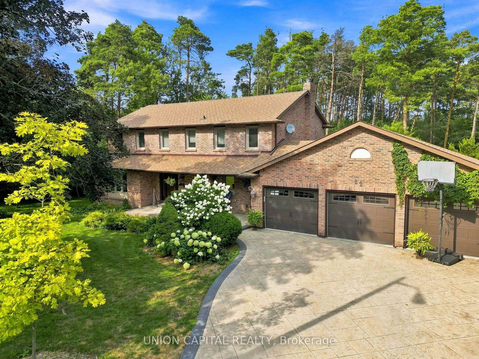 22 Cynthia Crescent • Richmond Hill, ON photo 1