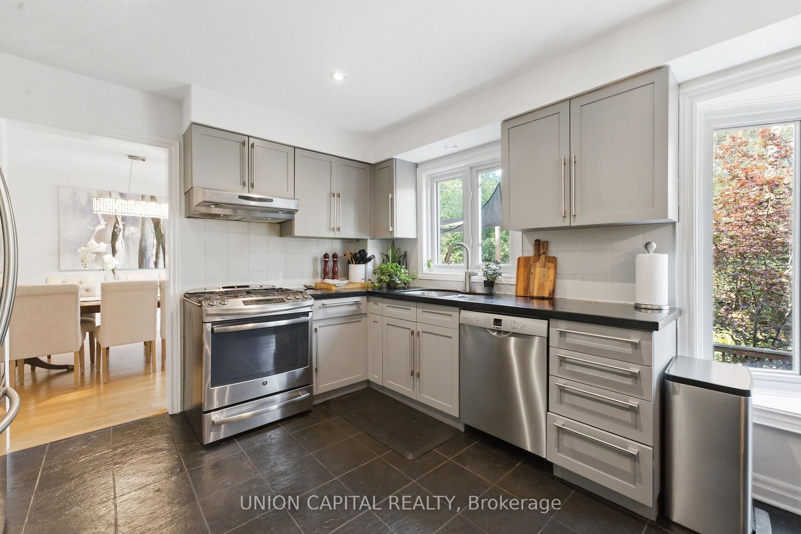 22 Cynthia Crescent • Richmond Hill, ON photo 4