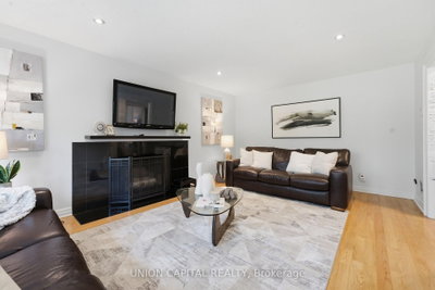 22 Cynthia Crescent • Richmond Hill, ON photo 6