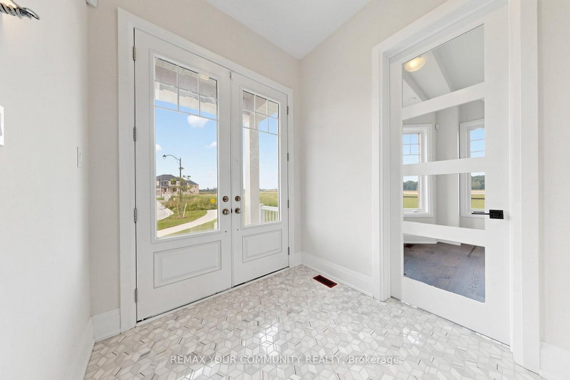 33 Lorrain Hand Crescent