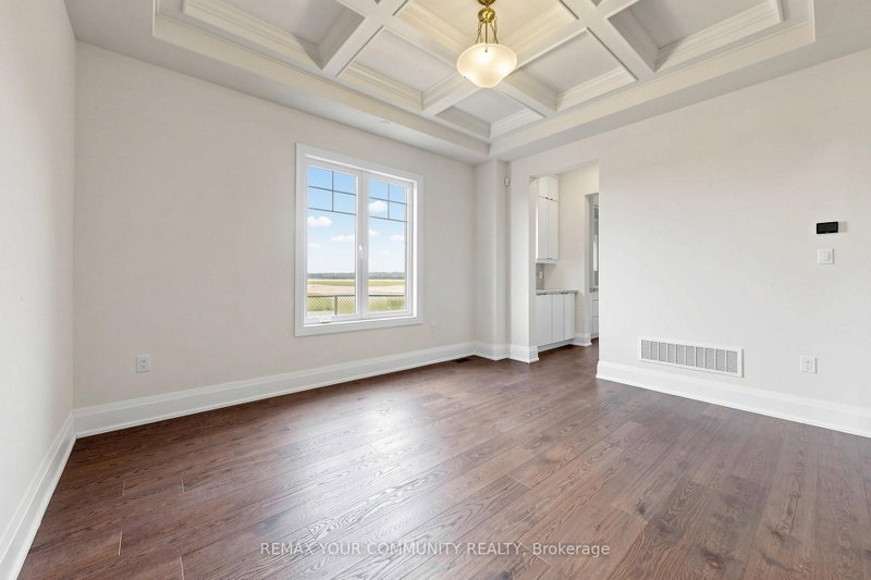 33 Lorrain Hand Cres photo 5