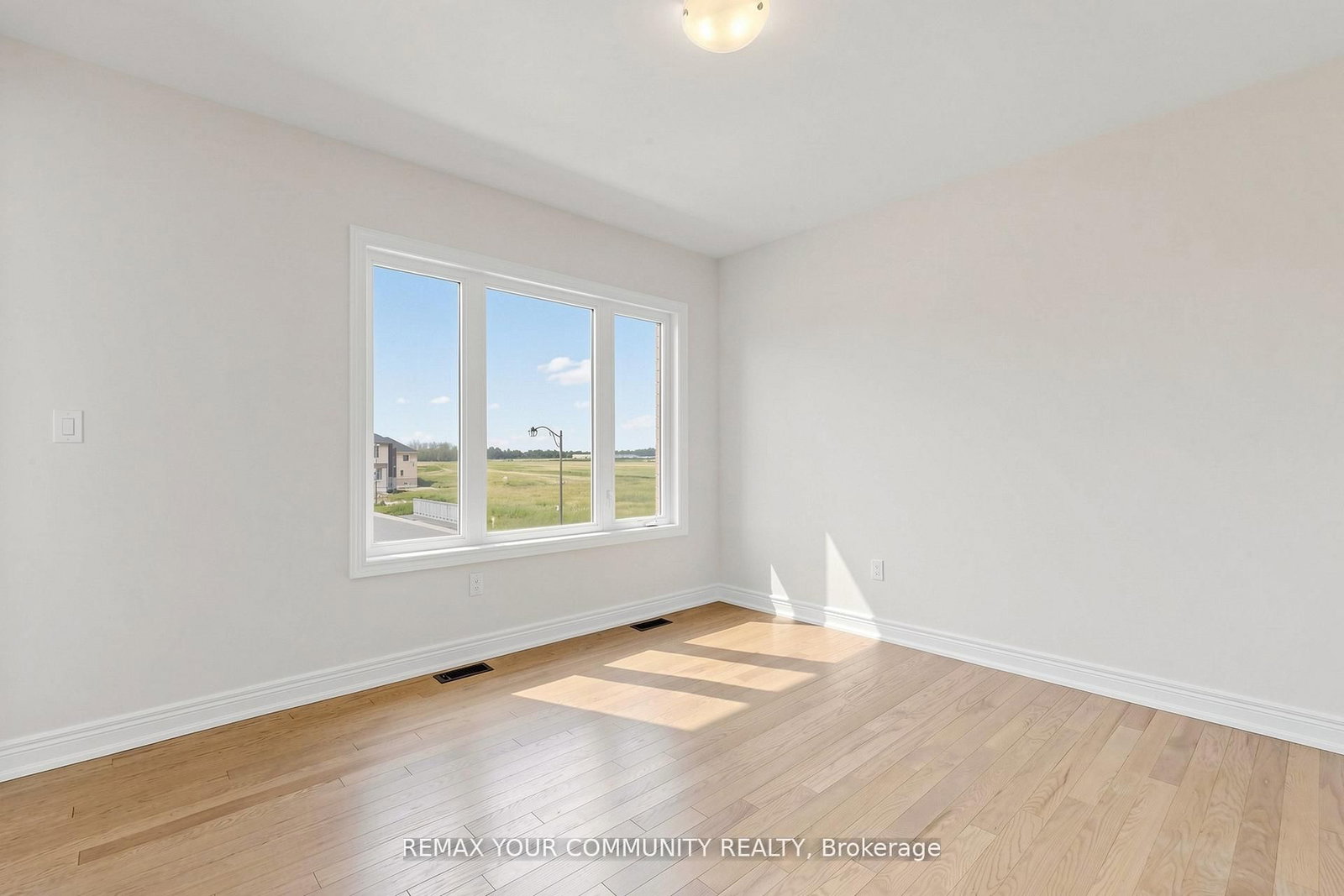 31 Lorrain Hand Crescent • Georgina, ON photo 18