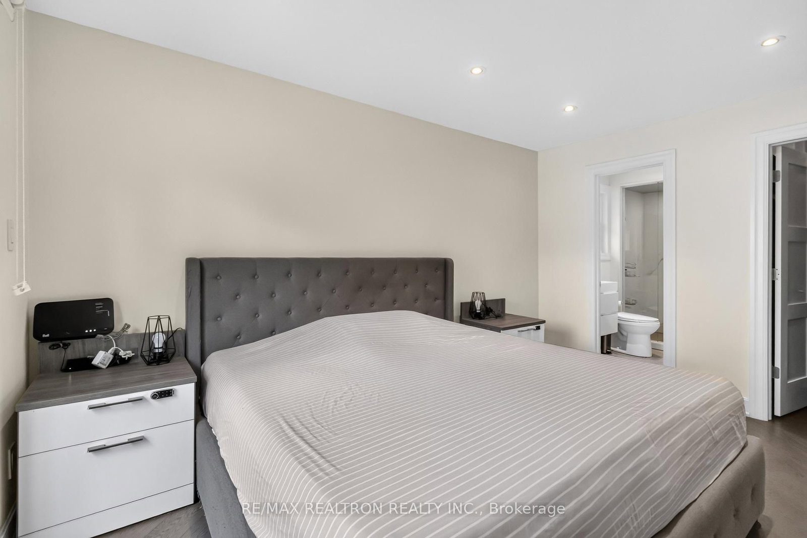 219 Bay Thorn Drive • Markham, ON photo 13