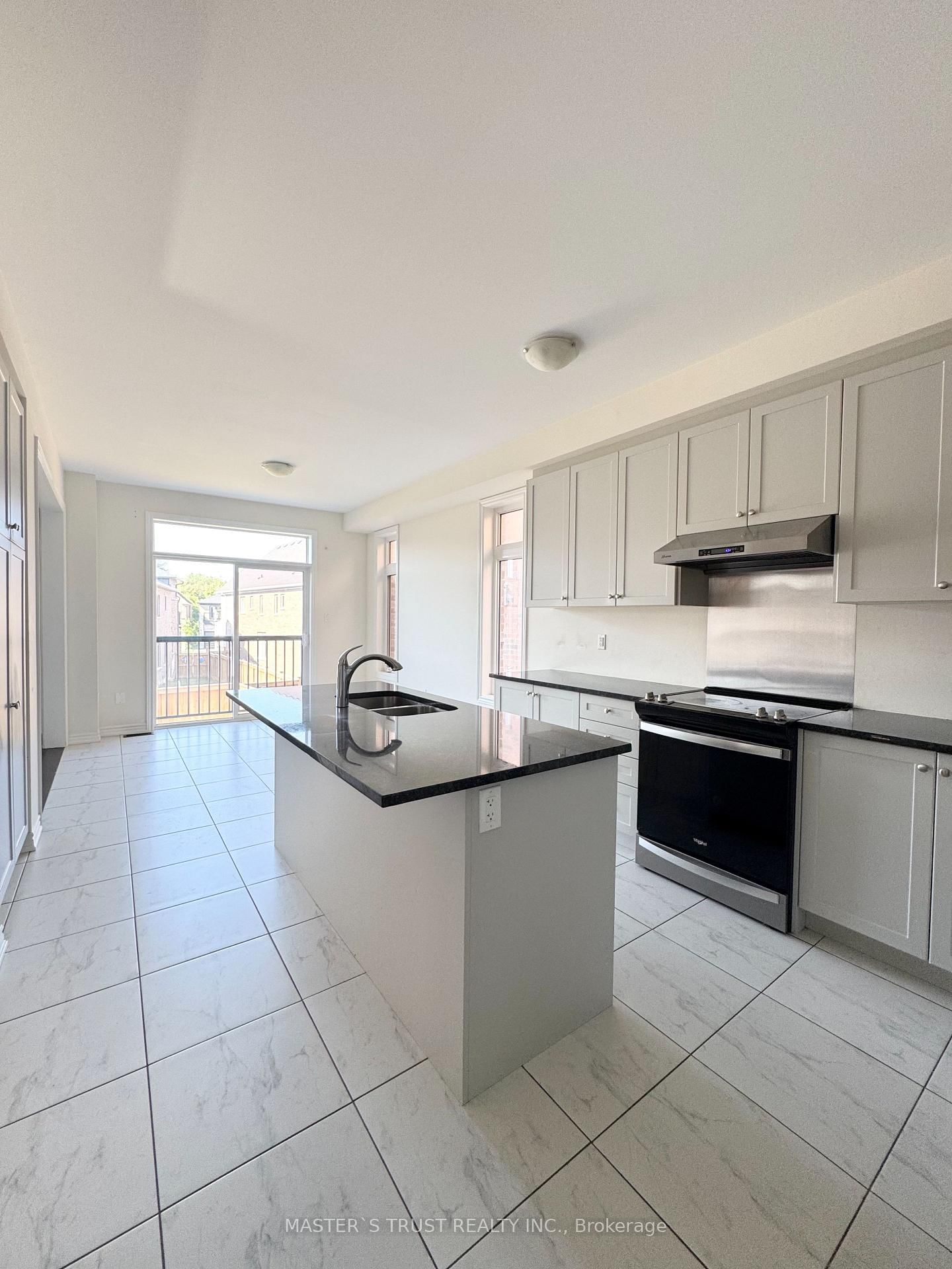 78 Kentledge Avenue • East Gwillimbury, ON photo 2