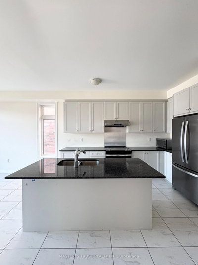 78 Kentledge Avenue • East Gwillimbury, ON photo 3