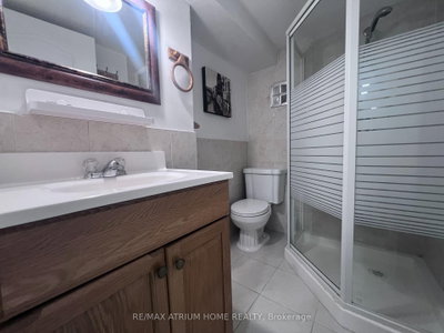 18 Breezeway Crescent • Richmond Hill, ON photo 4