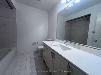 18 Breezeway Crescent • Richmond Hill, ON photo 6