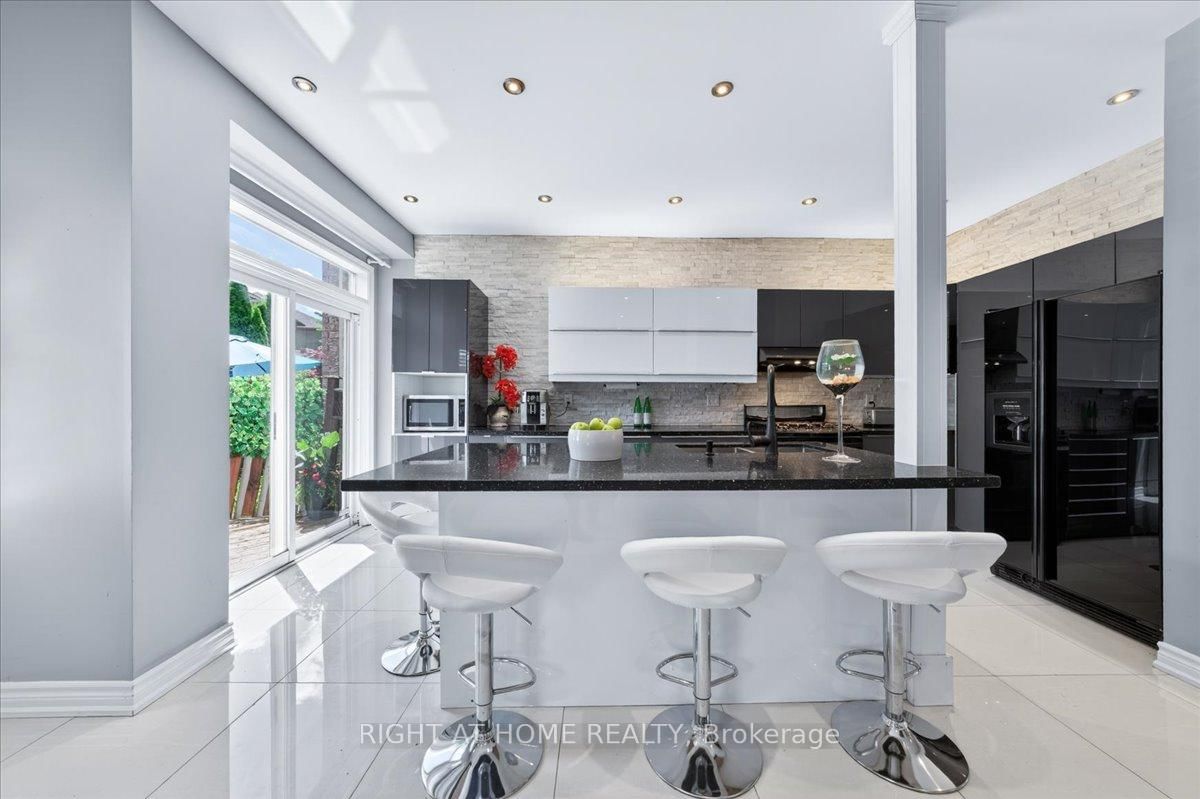 25 Longwood Avenue • Richmond Hill, ON photo 11