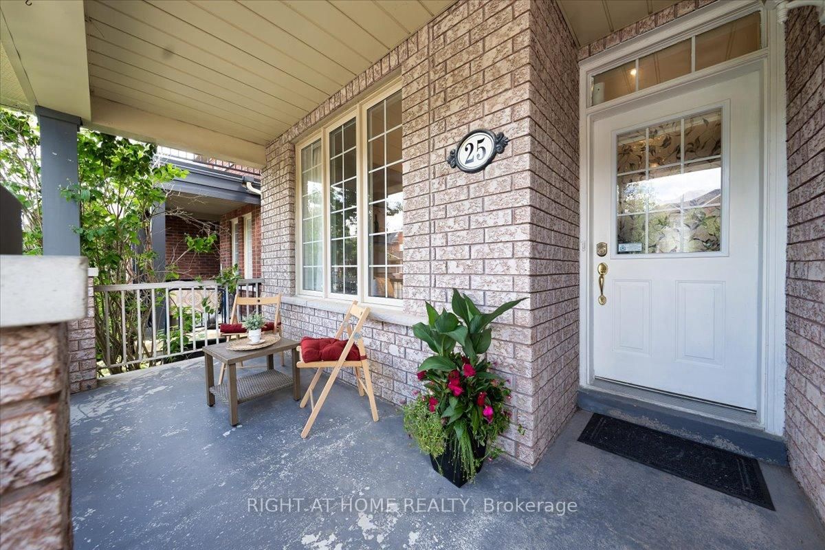 25 Longwood Avenue • Richmond Hill, ON photo 2