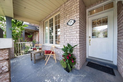 25 Longwood Avenue • Richmond Hill, ON photo 2
